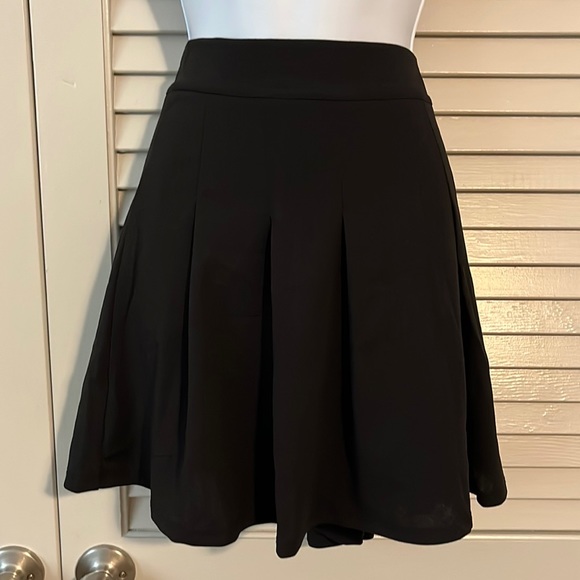 Black Pleated Skirt - Picture 1 of 3